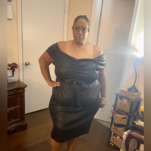 Meet Your Posher - Picture 3 of 4